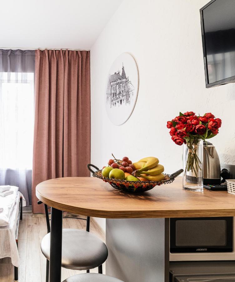Затишні Смарт-Квартири В Історичному Центрі! Apartment Uzhhorod Exterior photo