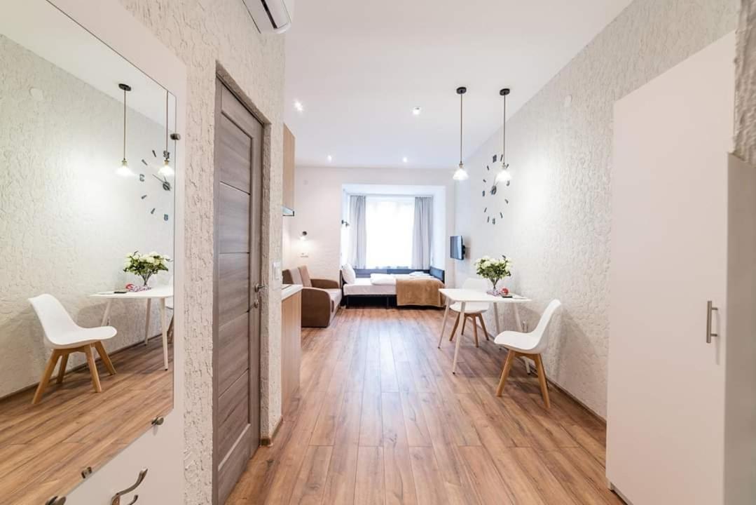 Затишні Смарт-Квартири В Історичному Центрі! Apartment Uzhhorod Exterior photo