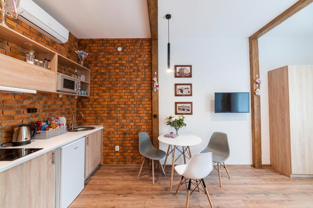 Затишні Смарт-Квартири В Історичному Центрі! Apartment Uzhhorod Exterior photo