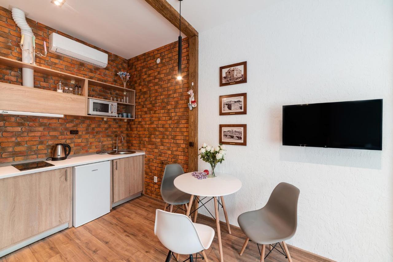 Затишні Смарт-Квартири В Історичному Центрі! Apartment Uzhhorod Exterior photo